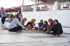 Kerja Bakti Bersama Warga di Waburi Park